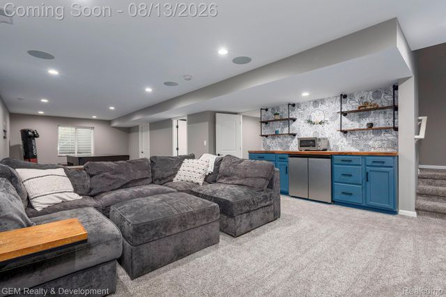 8066 Chestnut Drive, Westland, MI 48185