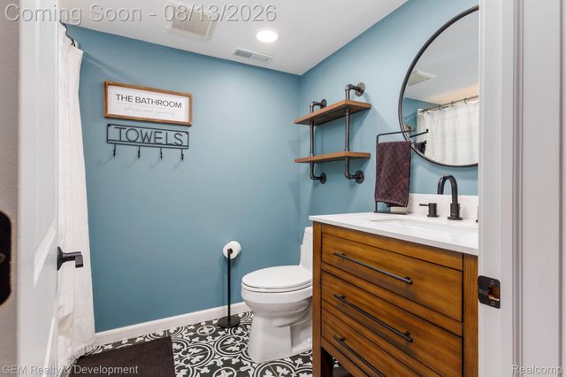 8066 Chestnut Drive, Westland, MI 48185
