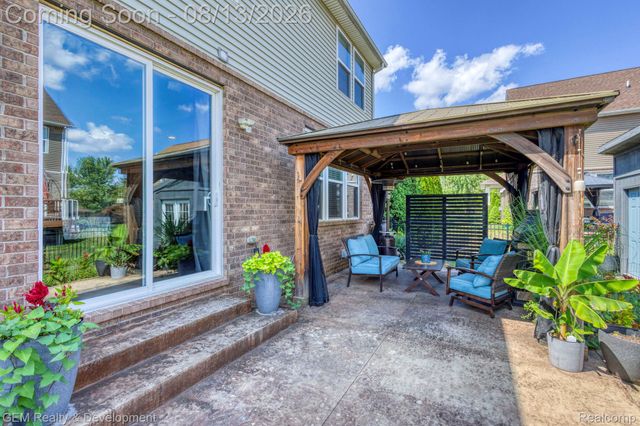 8066 Chestnut Drive, Westland, MI 48185