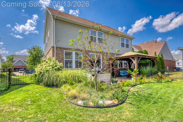 8066 Chestnut Drive, Westland, MI 48185
