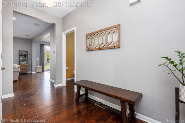 8066 Chestnut Drive, Westland, MI 48185