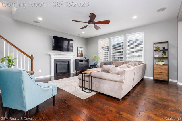 8066 Chestnut Drive, Westland, MI 48185