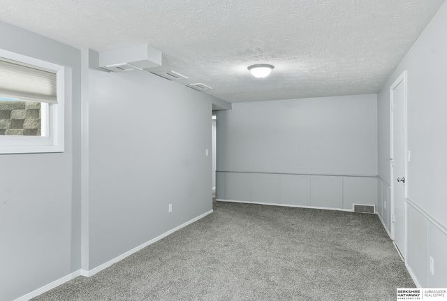 1411 Sunbury Drive, Bellevue, NE 68005
