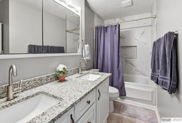 1411 Sunbury Drive, Bellevue, NE 68005