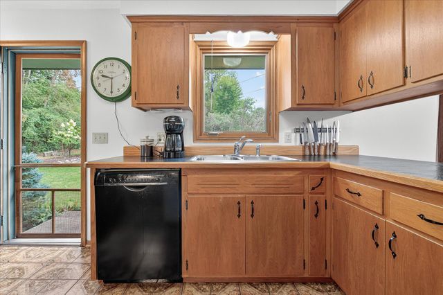 15250 Stevens Avenue, Burnsville, MN 55306