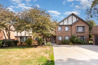 52 Parliament Drive W 127, Palos Heights, IL 60463