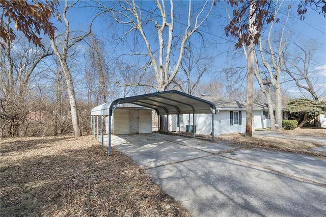 408 W Murray Road, Liberty, MO 64068