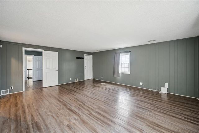 408 W Murray Road, Liberty, MO 64068