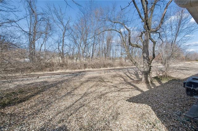 408 W Murray Road, Liberty, MO 64068