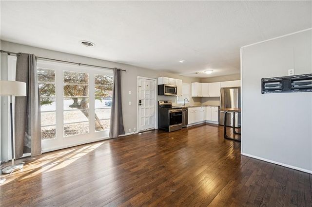 408 W Murray Road, Liberty, MO 64068