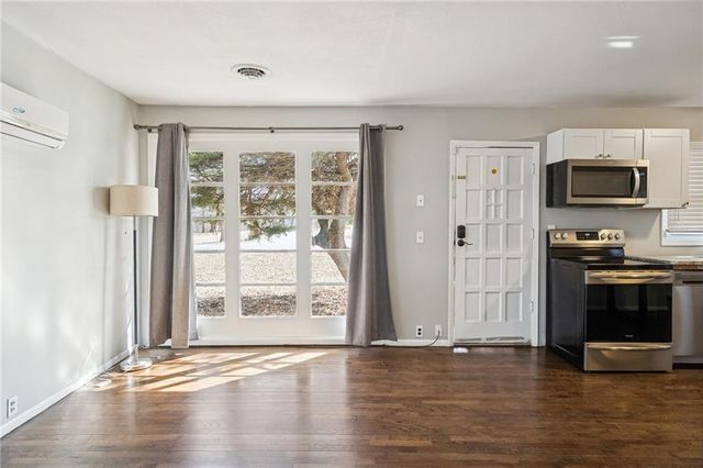 408 W Murray Road, Liberty, MO 64068