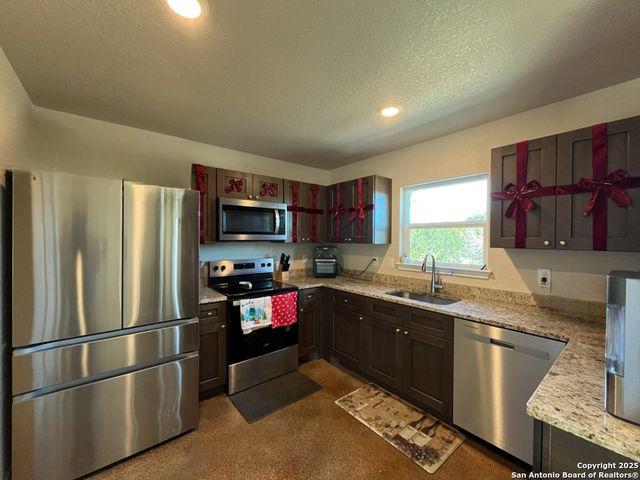 2708 Golf Dr, Spring Branch, TX 78070