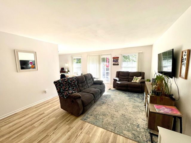 908 S FAIRVIEW RD, Columbia, MO 65203