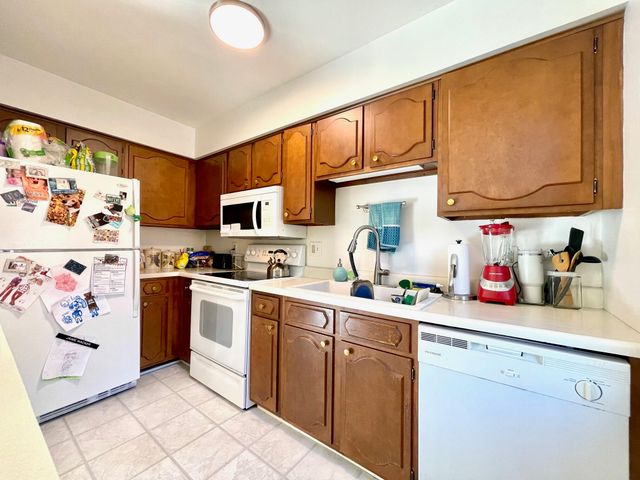 908 S FAIRVIEW RD, Columbia, MO 65203