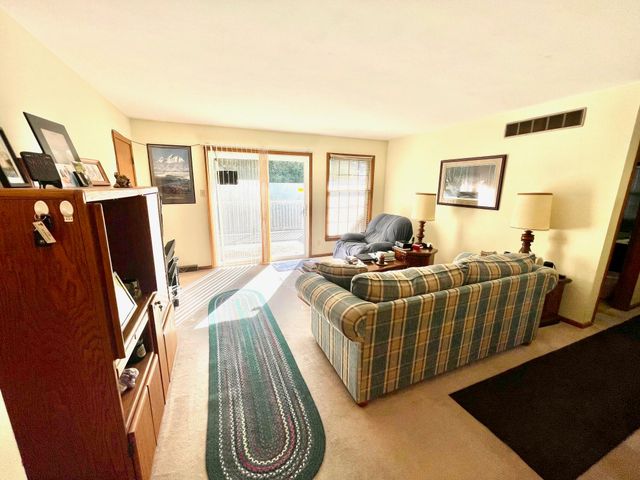 908 S FAIRVIEW RD, Columbia, MO 65203