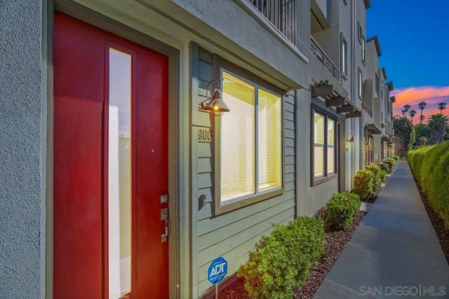 2548 S Escondido Blvd 906, Escondido, CA 92025