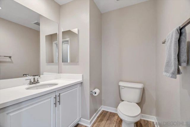 2548 S Escondido Blvd 906, Escondido, CA 92025