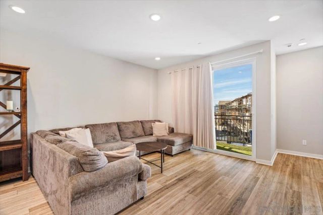 2548 S Escondido Blvd 906, Escondido, CA 92025