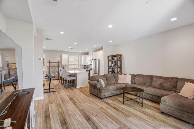 2548 S Escondido Blvd 906, Escondido, CA 92025