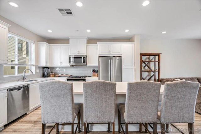 2548 S Escondido Blvd 906, Escondido, CA 92025