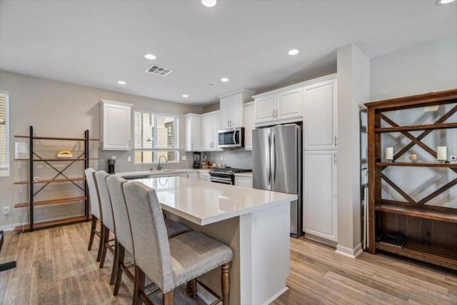 2548 S Escondido Blvd 906, Escondido, CA 92025