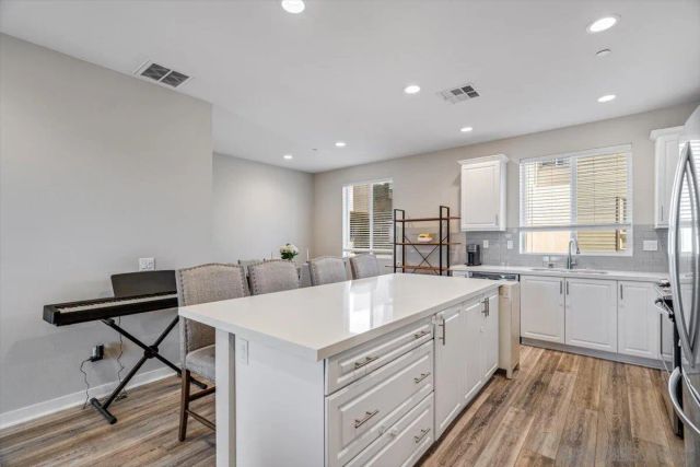 2548 S Escondido Blvd 906, Escondido, CA 92025