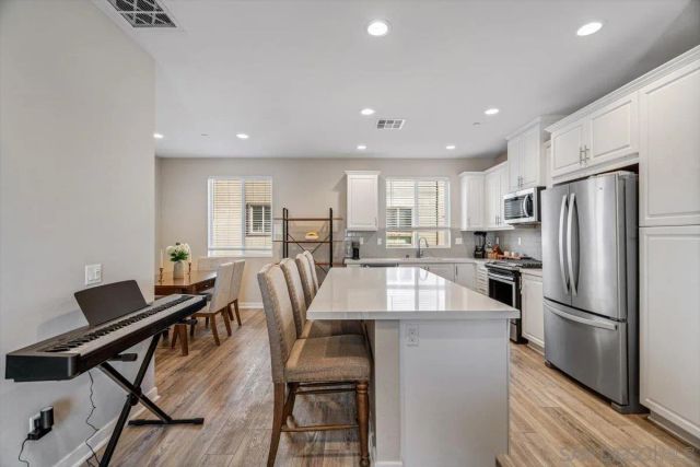 2548 S Escondido Blvd 906, Escondido, CA 92025