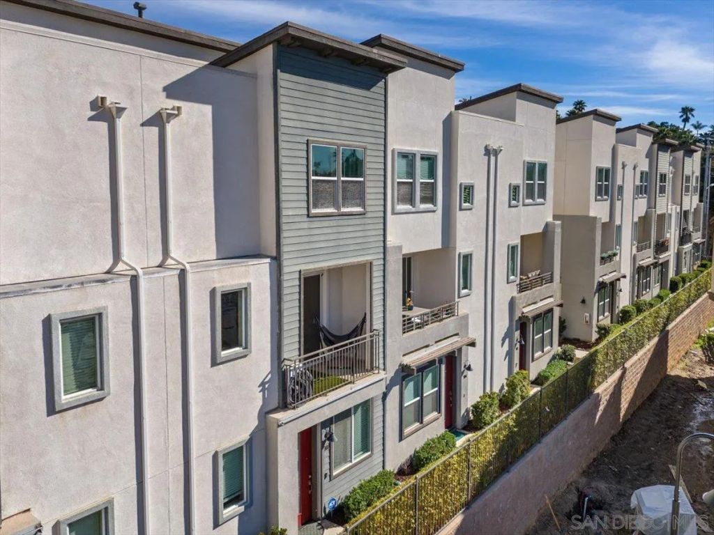 2548 S Escondido Blvd 906, Escondido, CA 92025