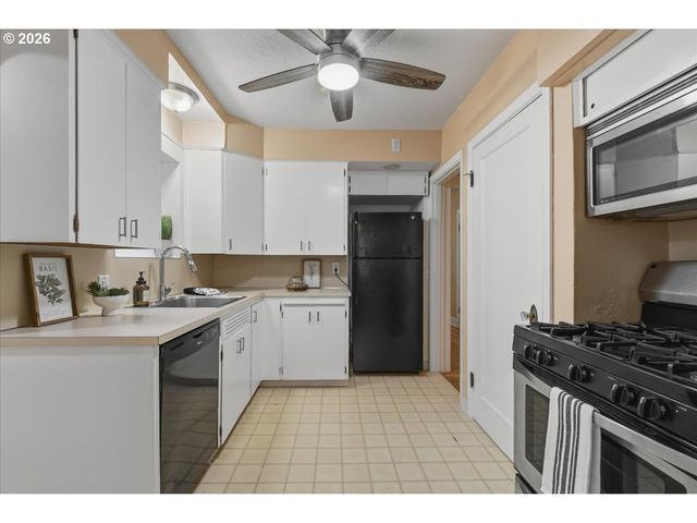 611 E 29TH St, Vancouver, WA 98663