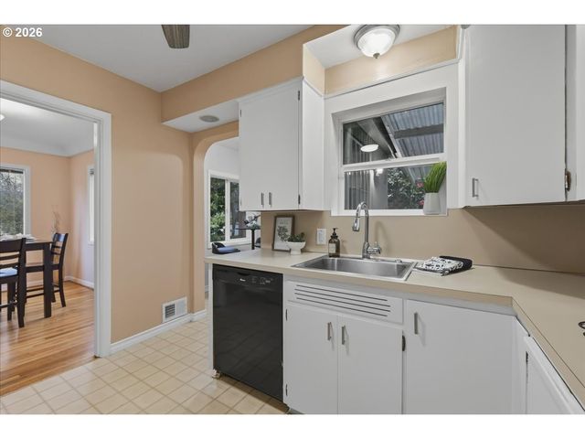 611 E 29TH St, Vancouver, WA 98663