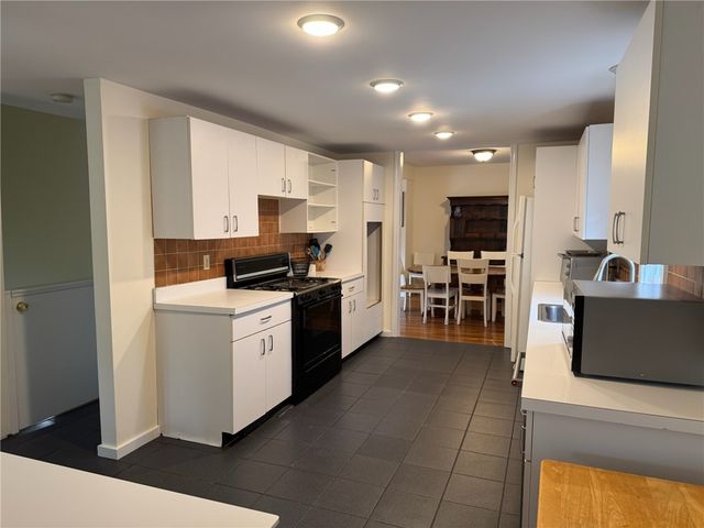 23 Carey Street, Newport, RI 02840