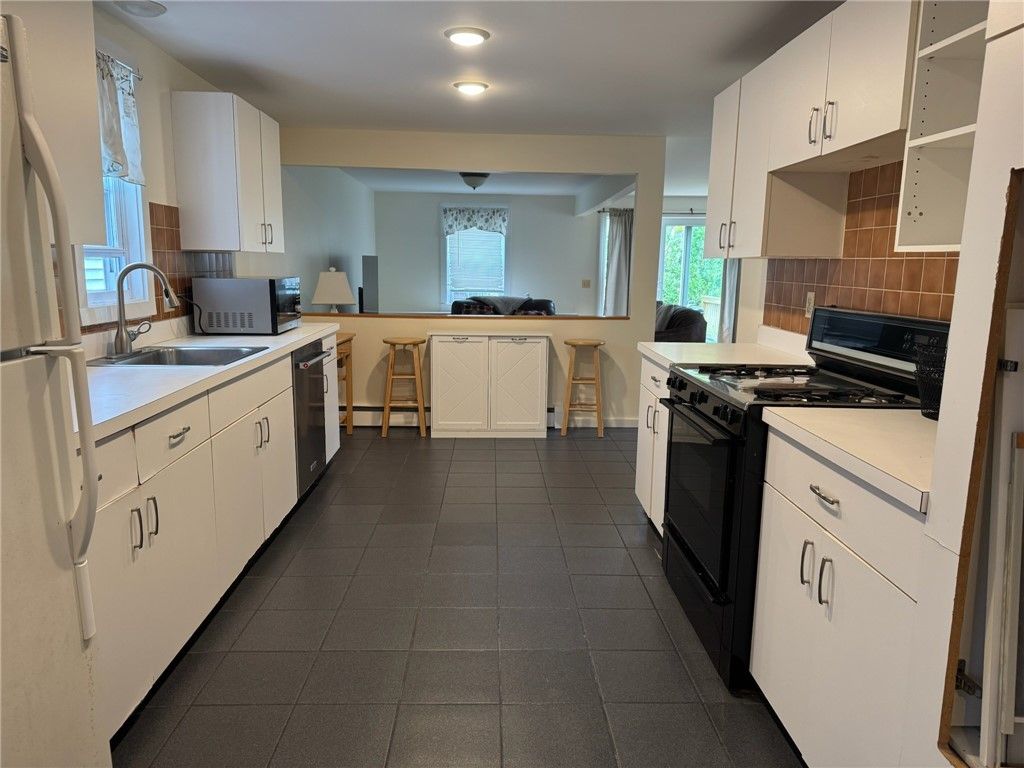 23 Carey Street, Newport, RI 02840