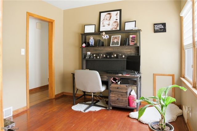 8225 Kenyon Drive SE, Warren, OH 44484