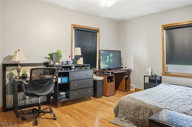 8225 Kenyon Drive SE, Warren, OH 44484