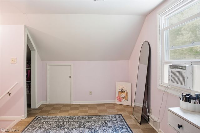 8225 Kenyon Drive SE, Warren, OH 44484