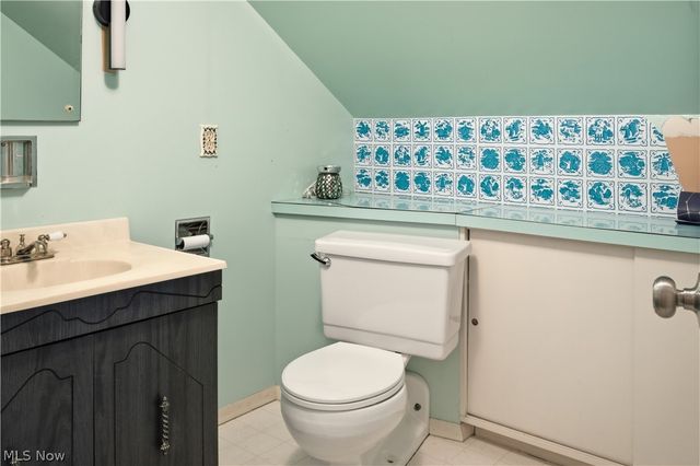 8225 Kenyon Drive SE, Warren, OH 44484