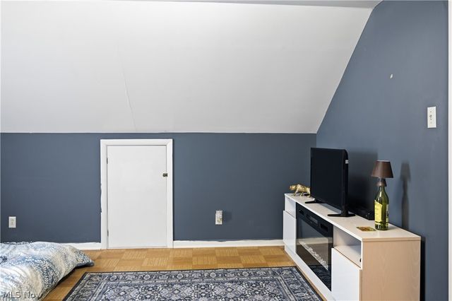 8225 Kenyon Drive SE, Warren, OH 44484