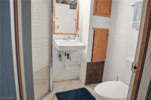 8225 Kenyon Drive SE, Warren, OH 44484
