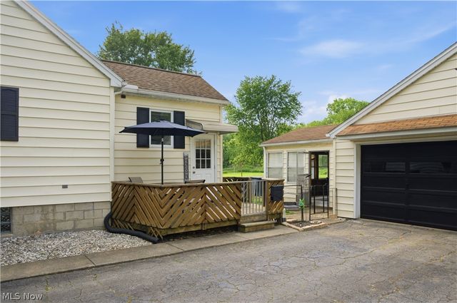 8225 Kenyon Drive SE, Warren, OH 44484