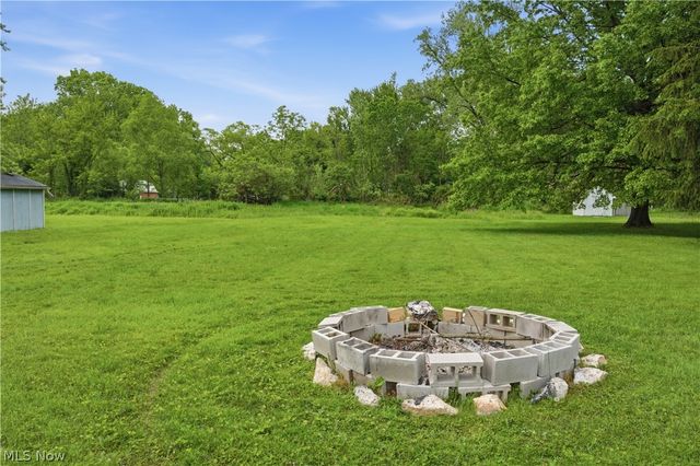 8225 Kenyon Drive SE, Warren, OH 44484