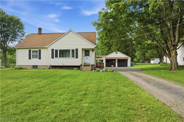 8225 Kenyon Drive SE, Warren, OH 44484