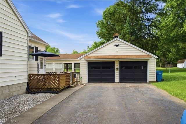8225 Kenyon Drive SE, Warren, OH 44484
