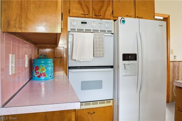 8225 Kenyon Drive SE, Warren, OH 44484