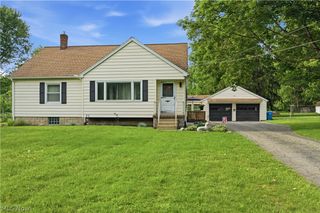 8225 Kenyon Drive SE, Warren, OH 44484