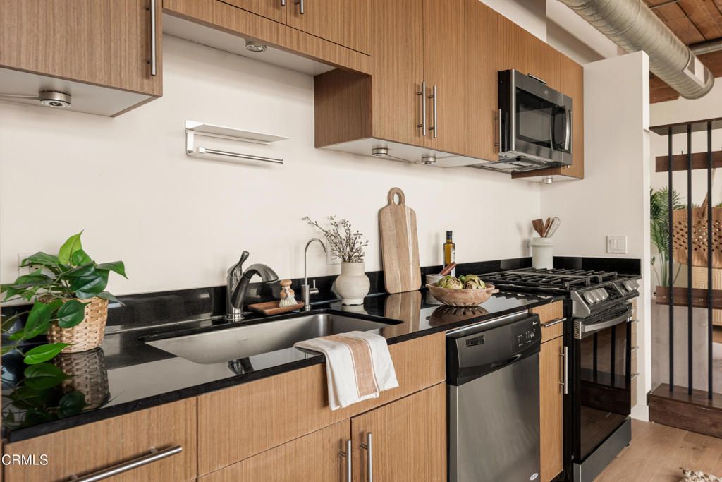 Image 19 of property listing at 530 S Hewitt Street 455, Los Angeles, CA 90013