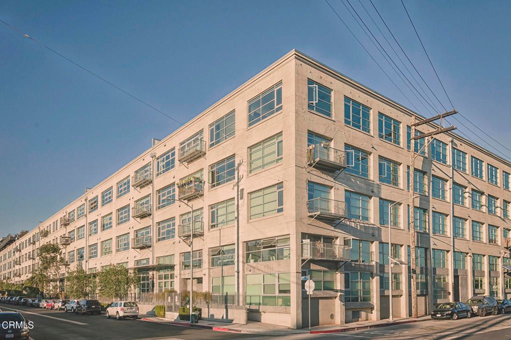 Image 36 of property listing at 530 S Hewitt Street 455, Los Angeles, CA 90013