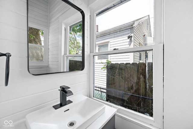 601 N Livingston Avenue, Indianapolis, IN 46222