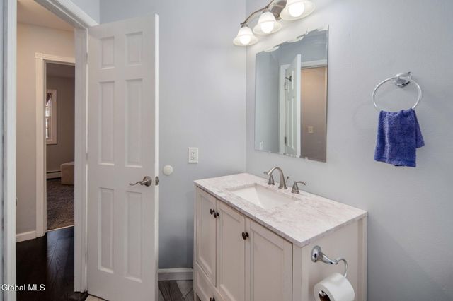 6 Silverberry Place, Albany, NY 12211