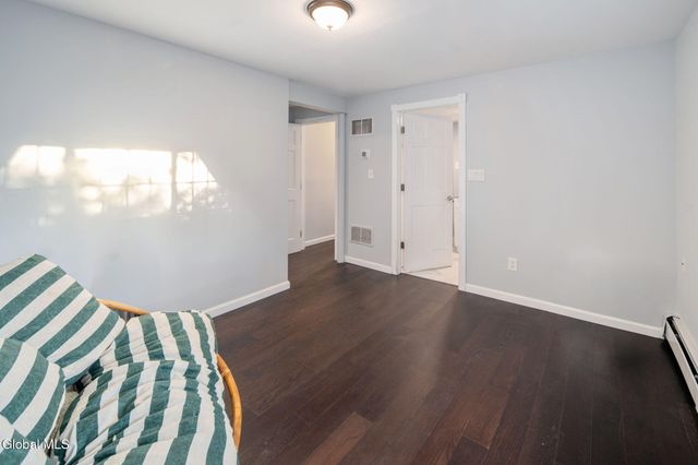 6 Silverberry Place, Albany, NY 12211