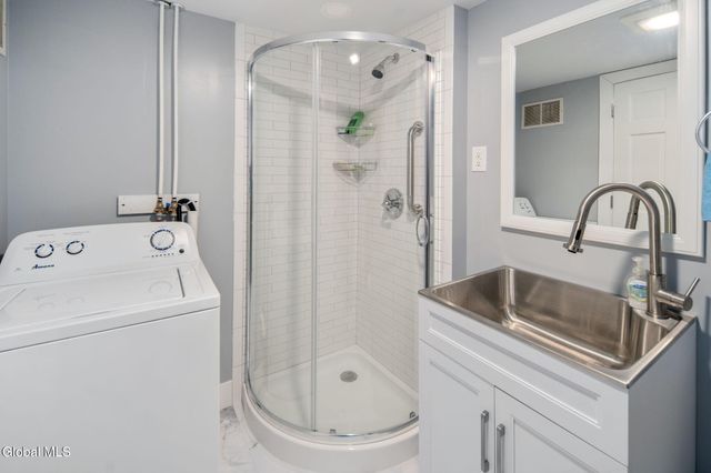 6 Silverberry Place, Albany, NY 12211